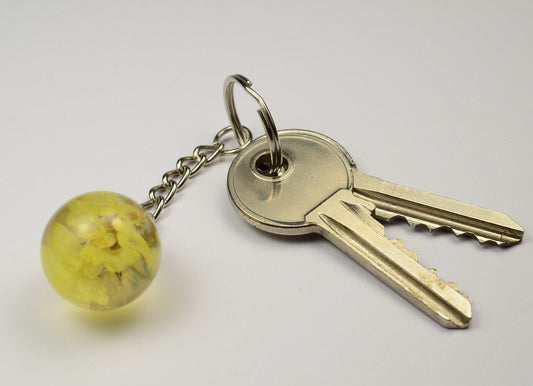 Yellow wildflower in resin , keychain resin flower , Bridesmaid Gifts , Teacher Gifts