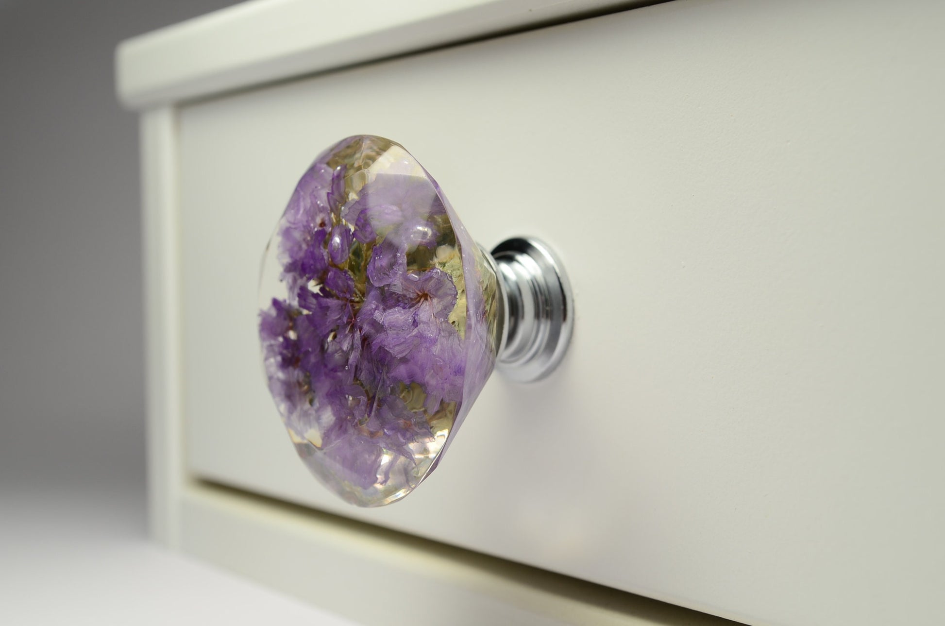 Cabinet knob - diamond shape - large - purple-instaledd 