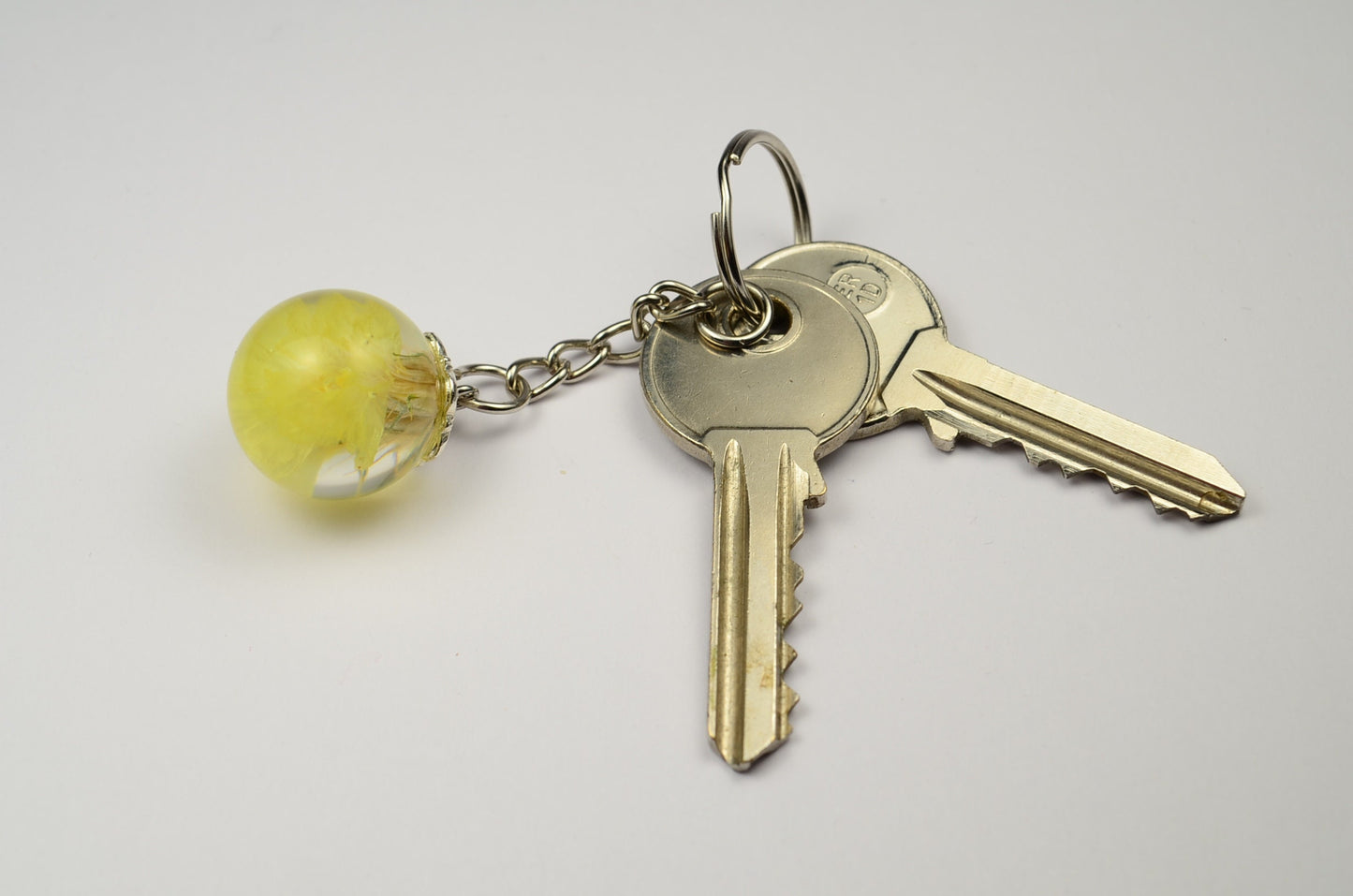 Yellow wildflower in resin , keychain resin flower , Bridesmaid Gifts , Teacher Gifts