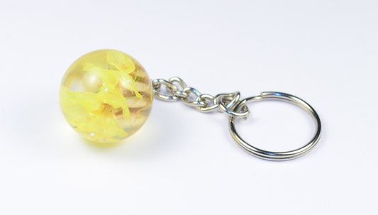 Yellow wildflower in resin , keychain resin flower , Bridesmaid Gifts , Teacher Gifts